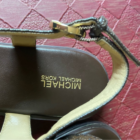 MICHAEL KORS MK LOGO PLATE BROWN SANDALS - Picture 6 of 9